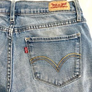 Levi’s 524 Low-Rise Medium Wash Skinny Jeans